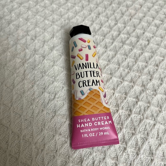 Bath & Body Works Shea Butter Hand Cream Lot of 2 - Picture 3 of 6
